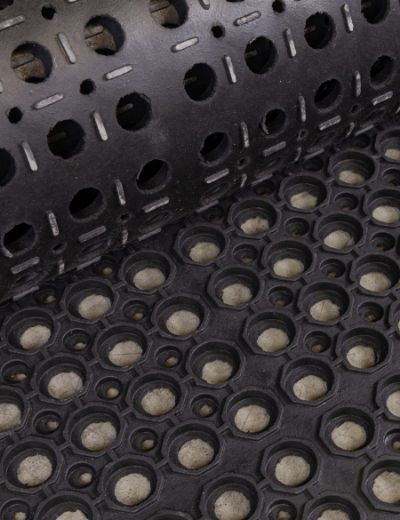 HONEYCOMB RUBBER MAT 90X150 12MM 3